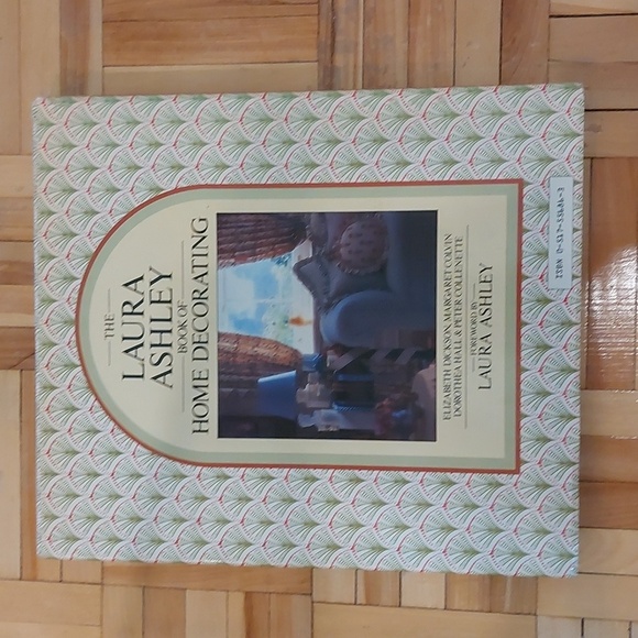 The Laura Ashley book of home decorating - Picture 2 of 6